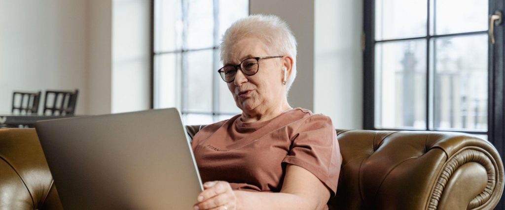 Lady choosing medicare part